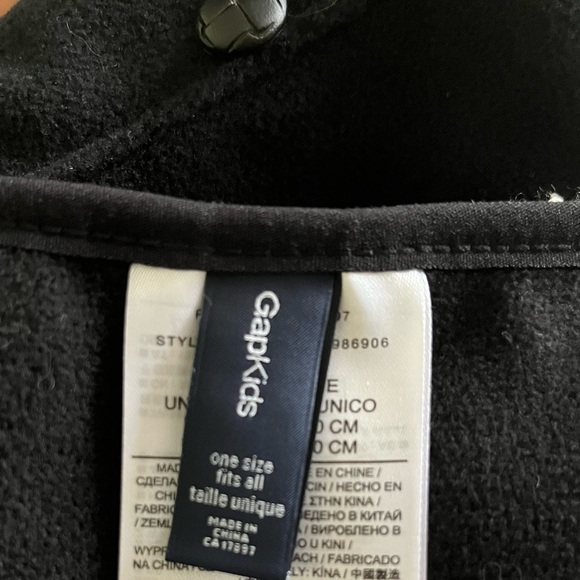 3 for $30. Gap matching hat and scarf - Picture 6 of 6